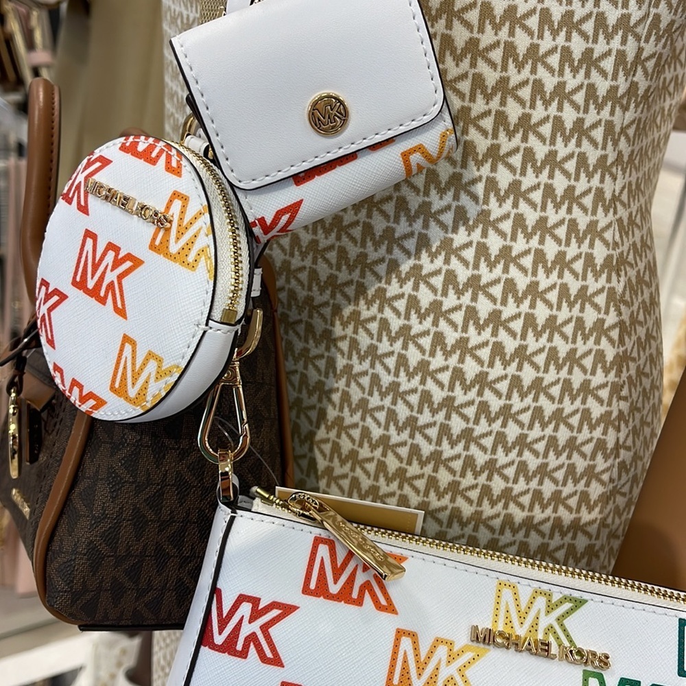 MICHAEL KORS JET SET TRAVEL SMALL SHOULDER CROSSBODY BAG WITH TECH ATTCH AIRPOD - Picture 4 of 16